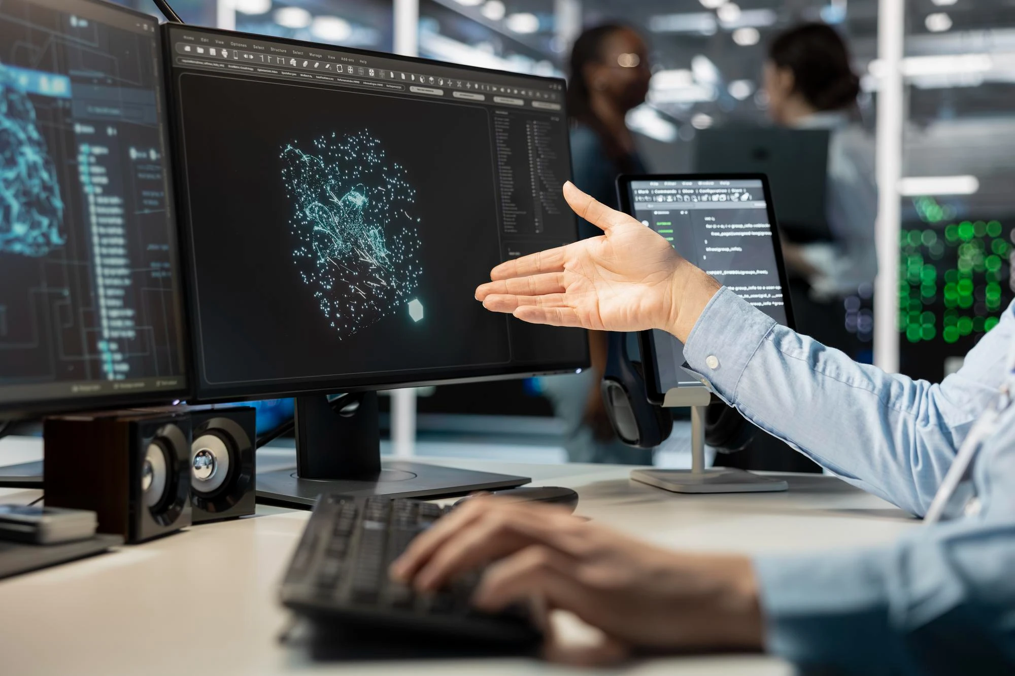 Profesional trabajando con sistemas de inteligencia artificial